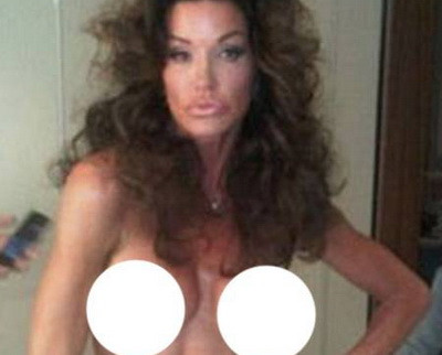 Mandra la 56 de ani. Fosta iubita a lui Stallone, fara sutien pe Twitter