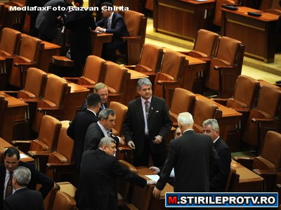 Cele 17 voturi lipsa care opresc concedierea a 7000 de politisti. Cine “a tradat” planul Premierului