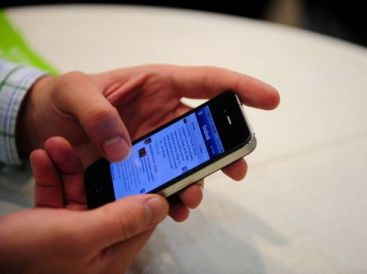 Noul iPhone 5 va avea ecran curbat