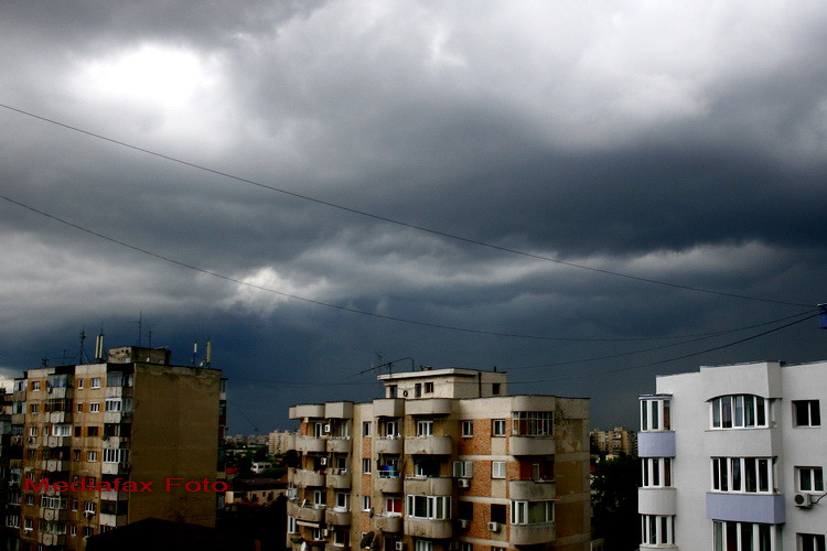 Avertizare meteo de vreme rea: grindina, vijelii si trasnete in Bucuresti, Ilfov si Ialomita