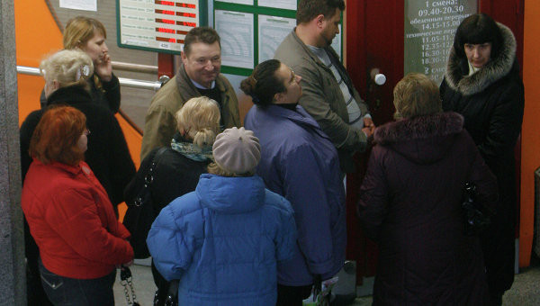 Moneda care s-a depreciat cu 56%. Oamenii au dat buluc la casele de schimb sa cumpere euro si dolari