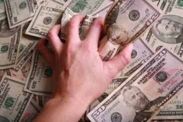 De la Ponzi si Madoff la Caritas si FNI! Istoria marilor fraude financiare din lume si din Romania