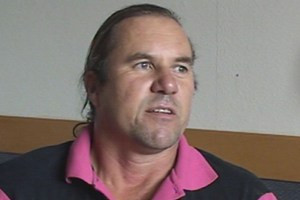 Umflat cu aer comprimat intr-un accident. Pielea i s-a desprins de pe muschi