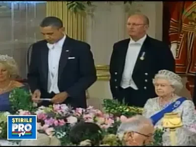Barack Obama a uitat protocolul regal. Regina, confuza. VIDEO