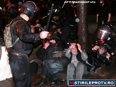 VIDEO. Oameni loviti cu bestialitate in Georgia. Un politist a murit, zeci de persoane ranite