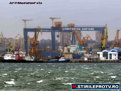 Arma cu aer comprimat cu luneta si o mie de proiectile, gasite intr-un container in Portul Constanta