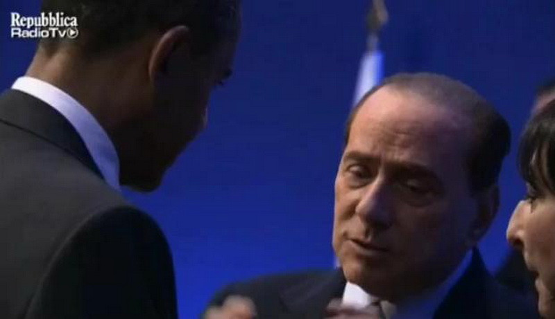 Imaginea zilei: ce i-a soptit Berlusconi celui mai puternic om al lumii?