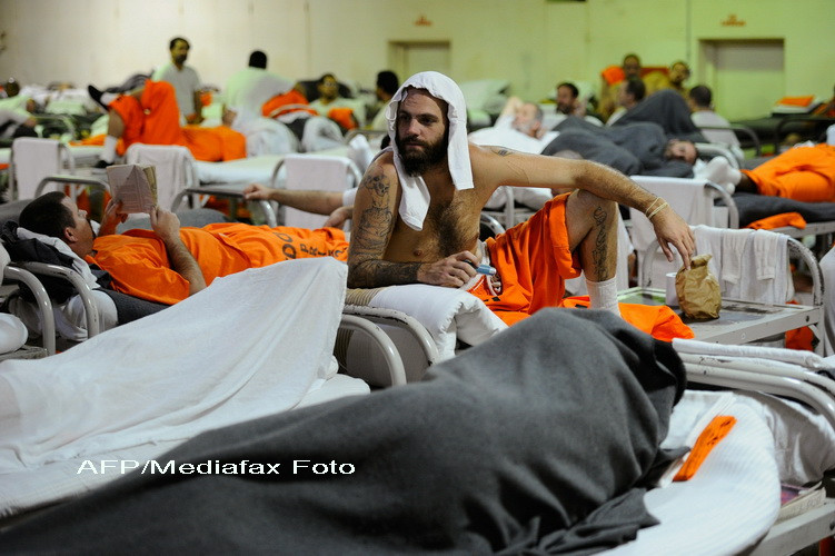 O eroare de computer a eliberat 450 de puscariasi extrem de violenti