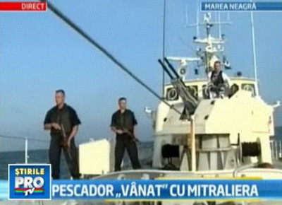 Pescador "vanat" cu mitraliera. Politistii au tras 150 de gloante asupra unui vas turcesc