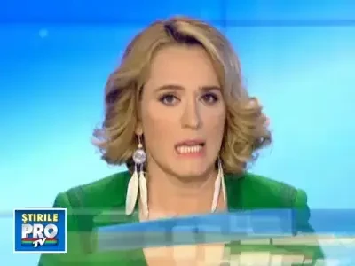 VIDEO. Emil Boc cum nu l-ai mai vazut. Joaca ping-pong la cravata