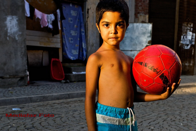 Avem 150.000 de analfabeti. Reportaj "Romania, te iubesc" in tara nestiutorilor de litere