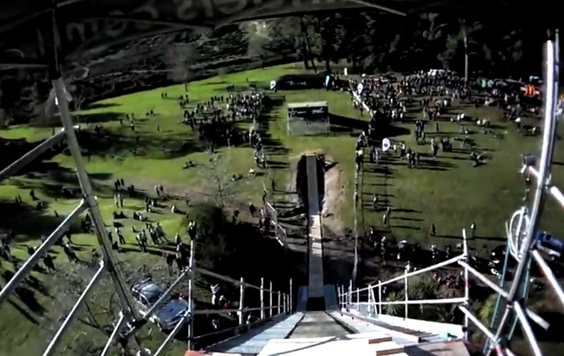 VIDEO. A reusit imposibilul. Primul triplu backflip pe bicicleta din istorie