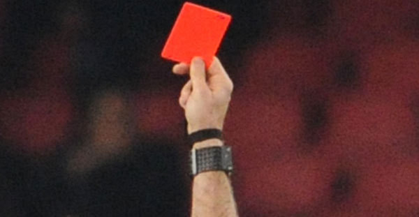 Nebunie mai mare nu exista. Un arbitru l-a eliminat pe unul dintre tusieri