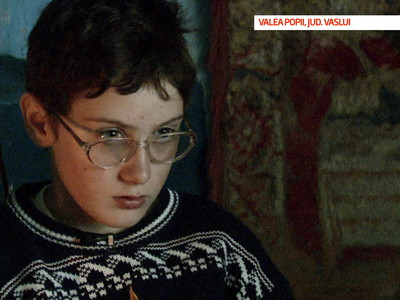 Georgiana, fata care invata sa ca scape de saracie. Familia nu o sustine, doar ii mananca alocatia