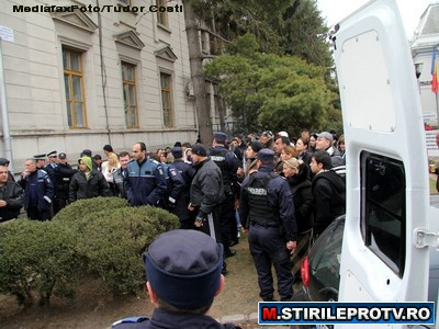 Statul roman a pornit la vanatoare de braconieri piscicoli. Perchezitii in patru judete
