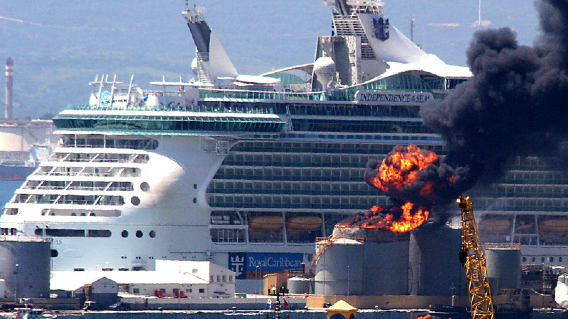 S-a dezlantuit iadul langa croazierele de lux. 15 raniti in infernul din Gibraltar