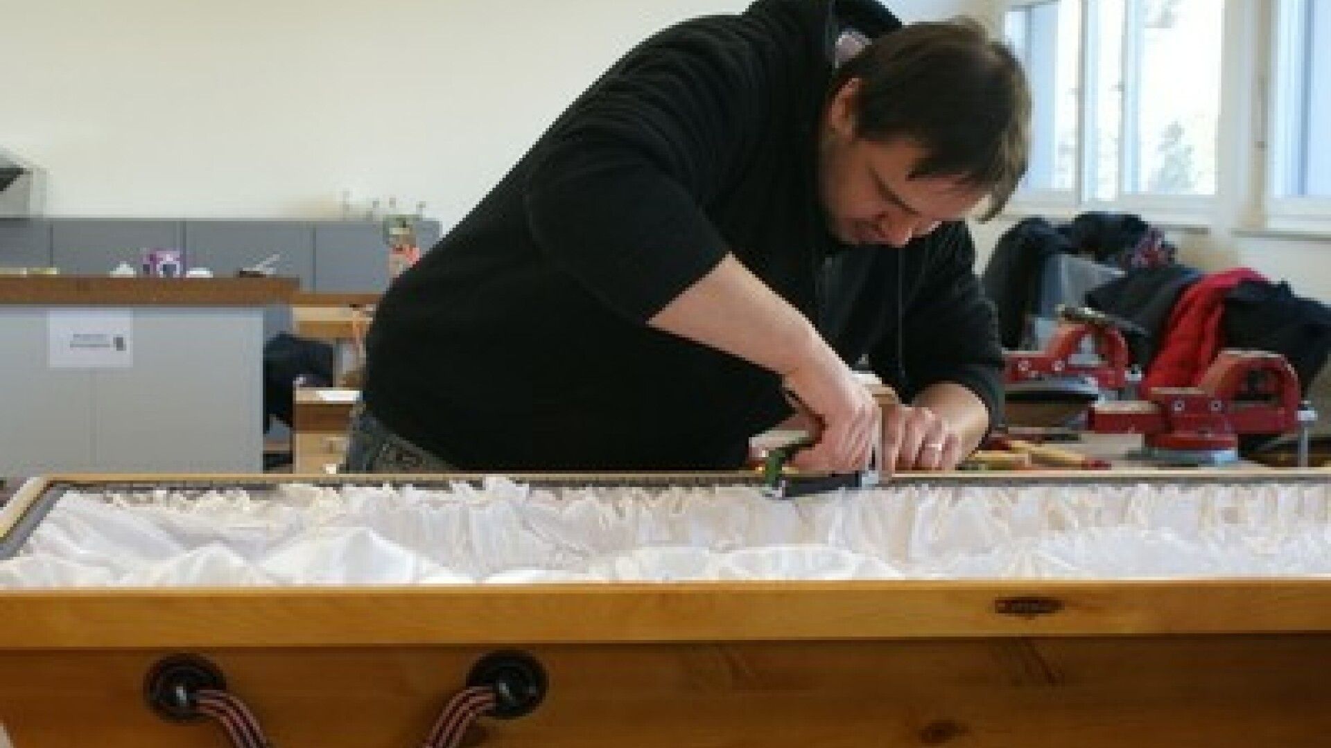 Un rus a murit, dupa ce s-a ingropat singur, de viu. A vrut sa-si testeze rezistenta