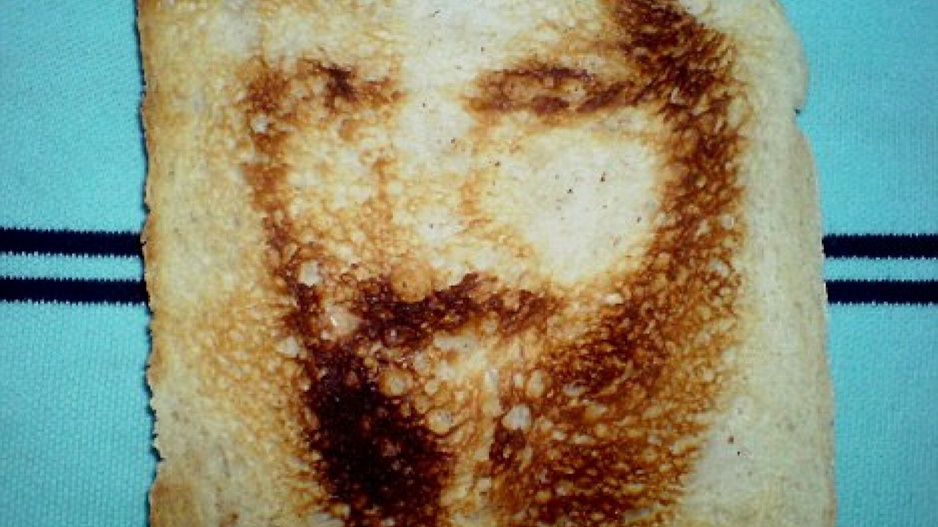 Aparitie ciudata pe o felie de paine - Osama ii bantuie pe englezi si dupa moarte