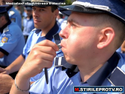 Zeci de politistii au pichetat Ministerul de Interne