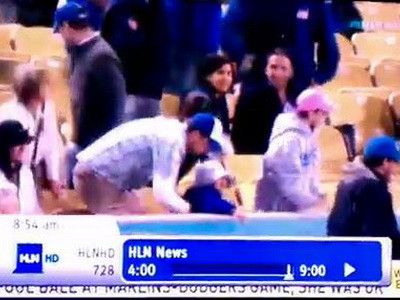 Un tata de cosmar: isi arunca fiica pentru o minge VIDEO