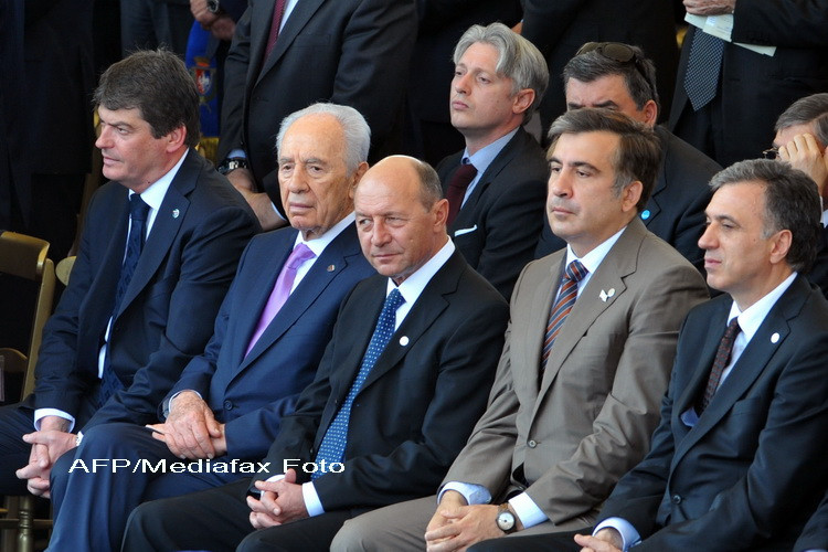 De ce a stat Traian Basescu intre presedintele Israelului si cel al Georgiei, de ziua Italiei
