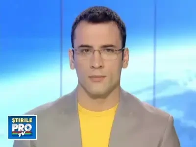 Sania pe sine si caruselul pe iarba, gata sa-i distreze pe turistii si localnicii din Busteni