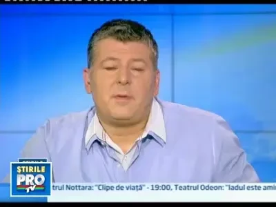 Priveau de pe mal cum piere inghitit de ape. Credeau ca se joaca in rau