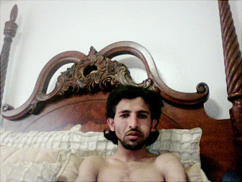 FOTO: I-a facut 500 de poze hotului care i-a luat laptopul, fara sa-l vada pe viu