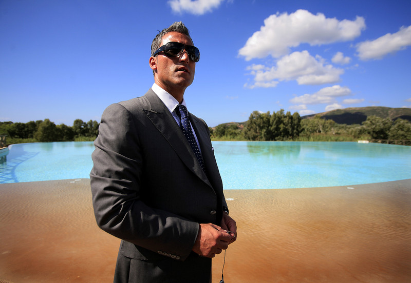 Secretul rusinos al unui magnat: are toti banii din lume, dar nu stie sa citeasca