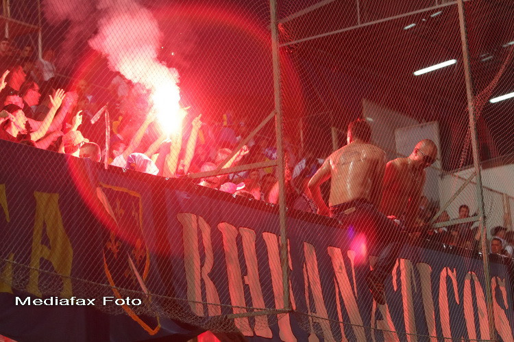 "Bosniacii, oameni fara de tara" si "Free Mladici". Cum i-au enervat suporterii romani pe bosniaci