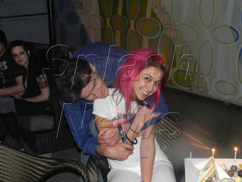 FOTO: Zambetul distrus de droguri. Charlie Sheen arata ingrozitor