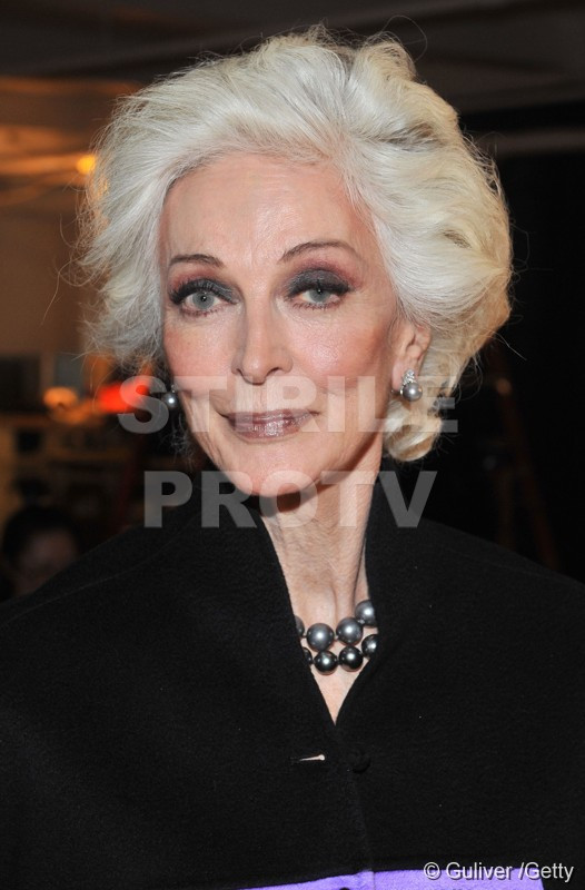 Cel mai batran model din lume are 80 de ani. In 1946 facea senzatie pe coperta Vogue. Va place? FOTO