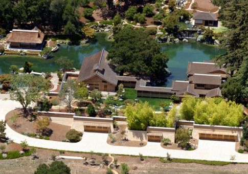 Locuinte de milioane de dolari. Cum arata casele sefilor Dell si Facebook. FOTO