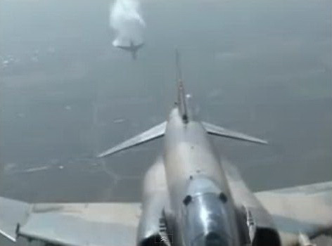 VIDEO SPECTACULOS. Prabusirea unui avion militar, viral pe net