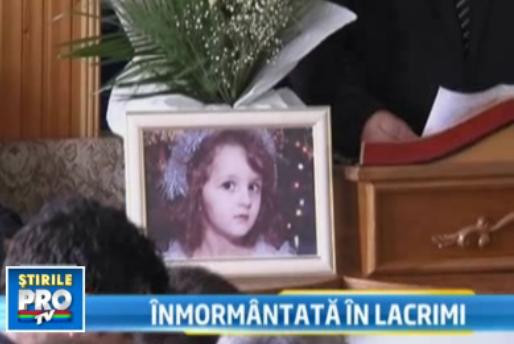 Ea e fetita care a murit in piscina din Oradea. Imagini surprinse de un amator in momentul tragediei