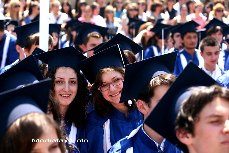 Elevii pot termina scoala mult mai devreme. De ce refuza insa unii sa incheie mai repede liceul