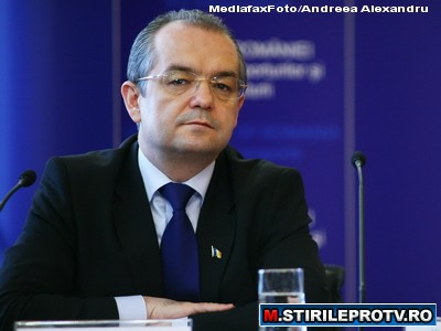 Boc: Vrem cresteri de salarii pentru bugetari, trebuie sa mai reducem personalul din institutii