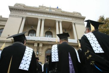 Universitatea Oradea isi va monitoriza absolventii, dupa terminarea studiilor. Care este scopul acestei decizii