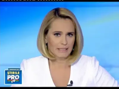 Desi murdara si neingrijita, Marea Neagra ne face surprize. Familie de delfini, surprinsa in larg