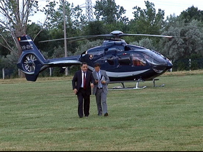 Vanghelie a coborat din ceruri. Primarul sectorului 5 s-a dus la nunta din Buzau cu elicopterul