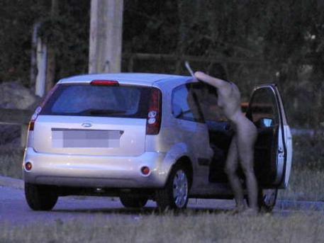 FOTO. Placeri interzise, in vazul tuturor. Dezvaluiri Bild din clubul unde "totul este permis"