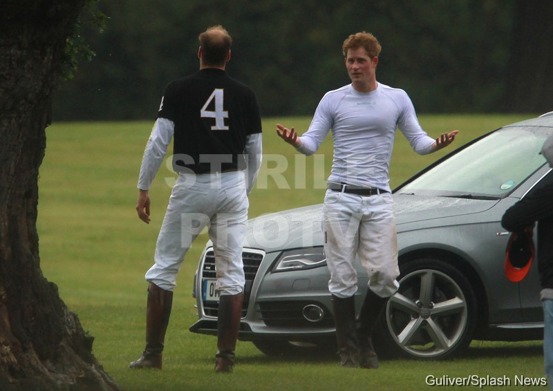 Printul Harry si-a innebunit admiratoarele la o cursa cu cai. Uite ce corp lucrat are