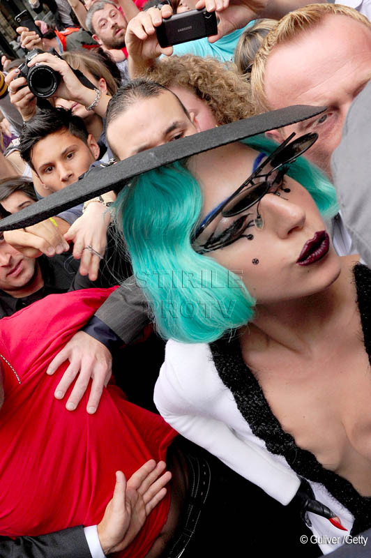 Lady GaGa, cu sanii mutilati. Ce s-a intamplat cu bustul divei? FOTO