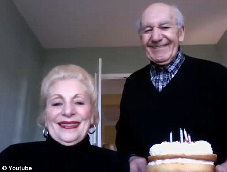 Doi batrani fac senzatie pe YouTube. Cum au adunat 566.000 de accesari. VIDEO