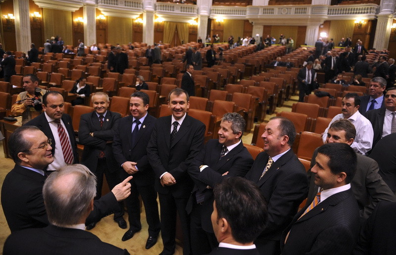 Incident fara precedent in ultimii ani. Pe cine a dat Boc afara dintr-o sedinta pe fonduri UE