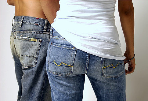 VIDEO. Camere video din cabinele de proba de care clientii sunt incantati