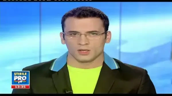 La 100 de ani, licentiat. A renuntat la studii in criza din '33, le-a terminat azi, tot in criza