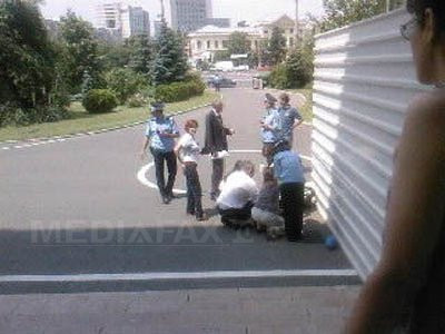 Vicepresedinta INS, Beatrix Gered, a lesinat pe scarile Palatului Victoria