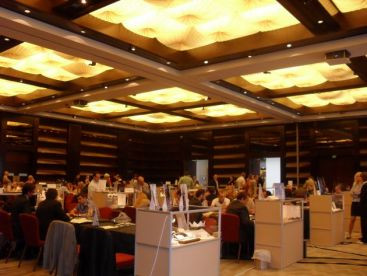 Reportaj: De ce vin italienii la noi sa vanda giuvaeruri de milioane de euro