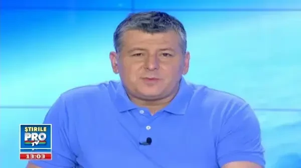 Protest extrem in Capitala. Un barbat gol da cu pietre in trecatori. Afla motivul